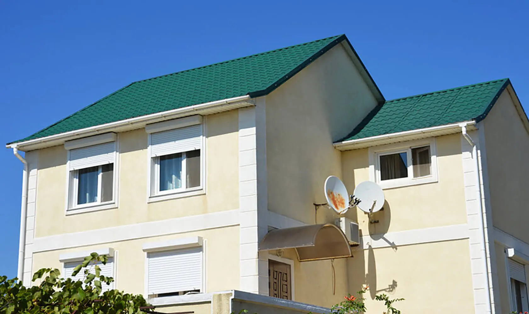Two-story stucco home in sunny Florida showing how exterior paint holds up in Viera’s hot, humid climate